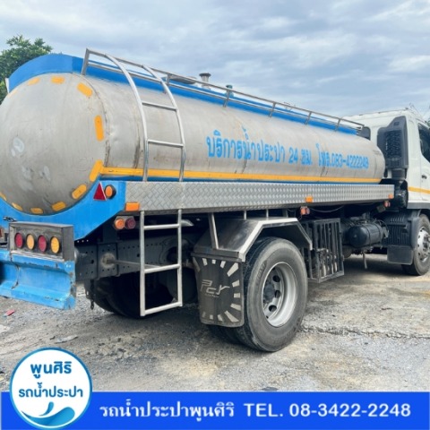 รถน้ำประปาขาเป็นคันรถ